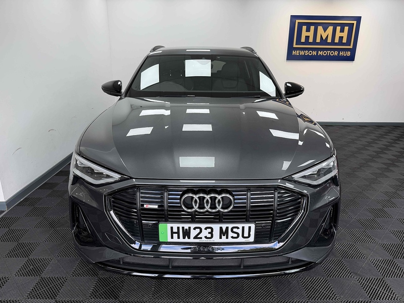 Audi e-tron Black Edition - U2559