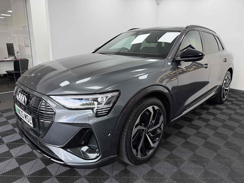 Audi e-tron Black Edition - U2559
