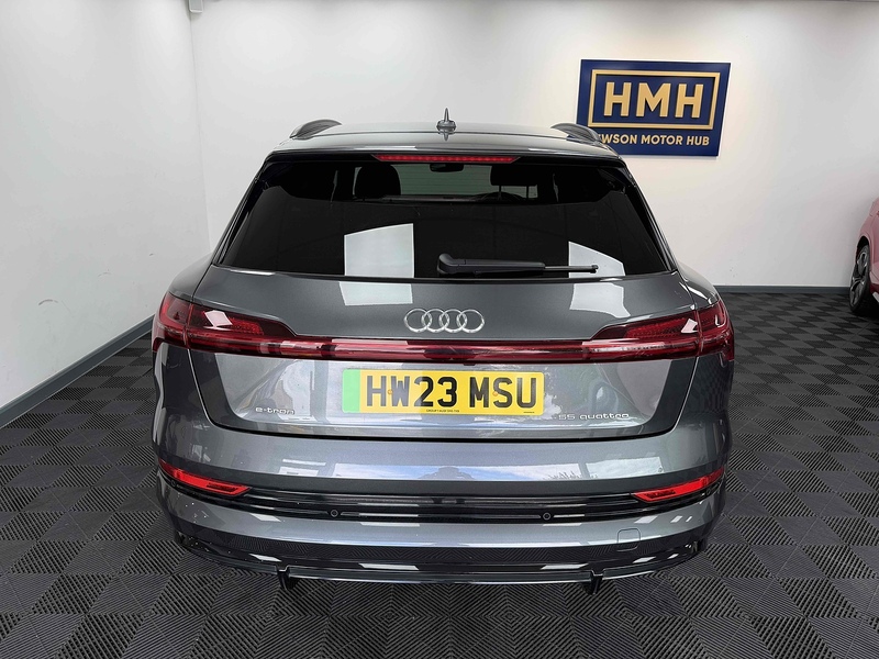 Audi e-tron Black Edition - U2559