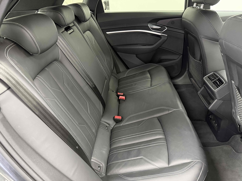 Audi e-tron Black Edition - U2559