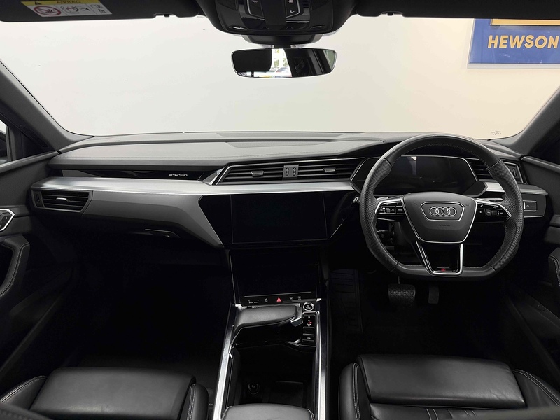 Audi e-tron Black Edition - U2559