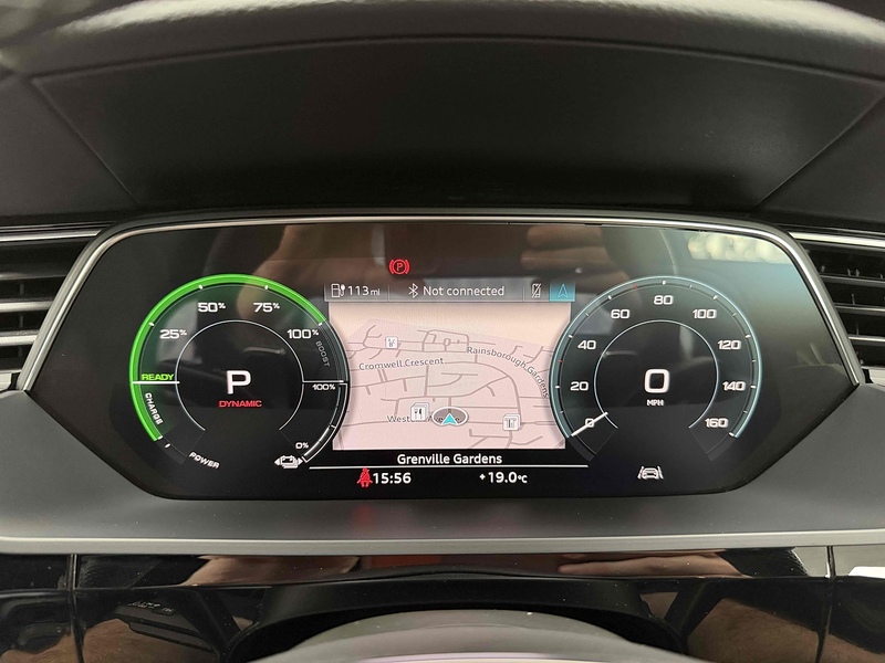 Audi e-tron Black Edition - U2559