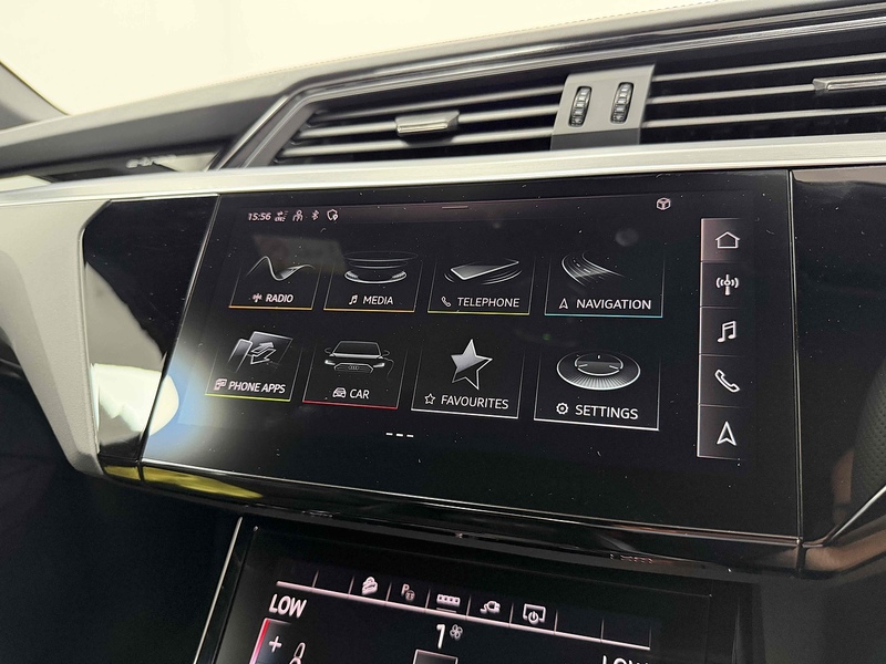 Audi e-tron Black Edition - U2559