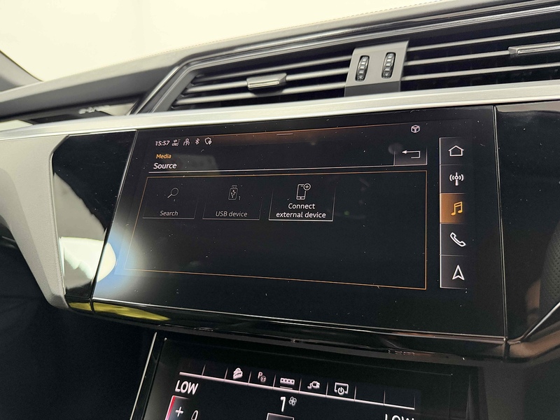 Audi e-tron Black Edition - U2559
