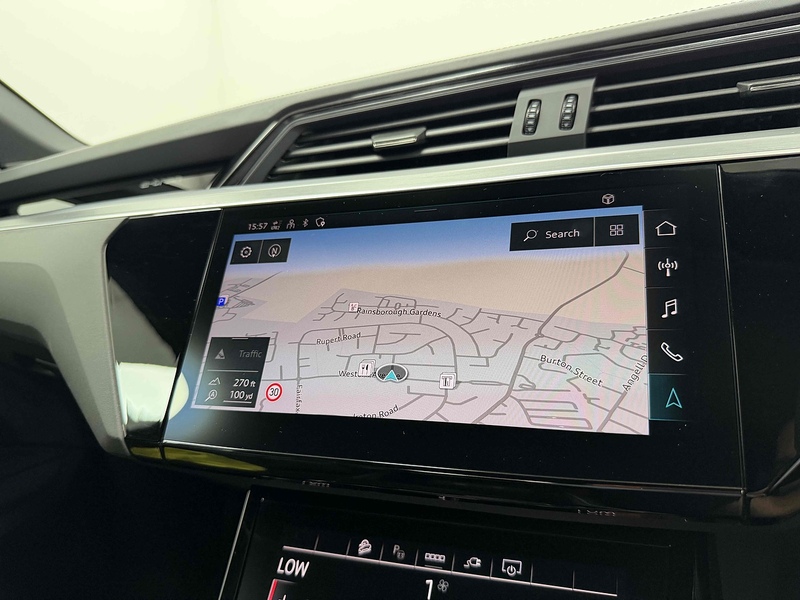 Audi e-tron Black Edition - U2559