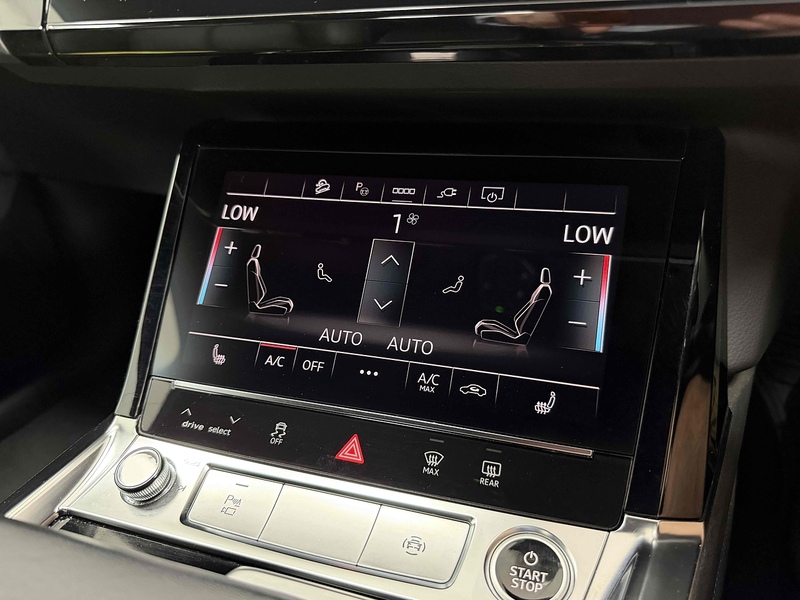 Audi e-tron Black Edition - U2559