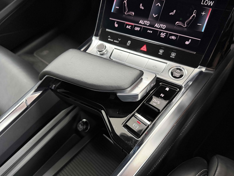 Audi e-tron Black Edition - U2559
