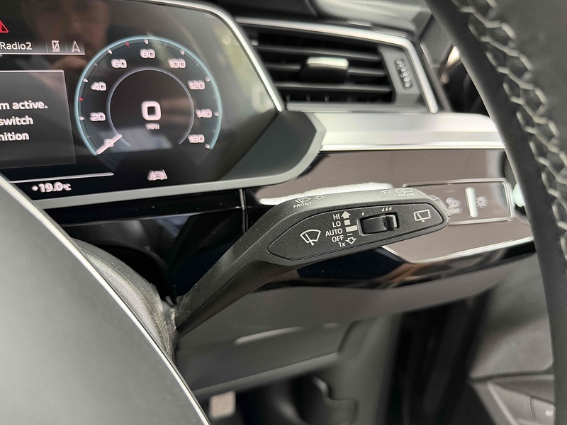 Audi e-tron Black Edition - U2559