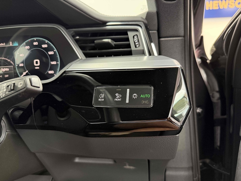 Audi e-tron Black Edition - U2559