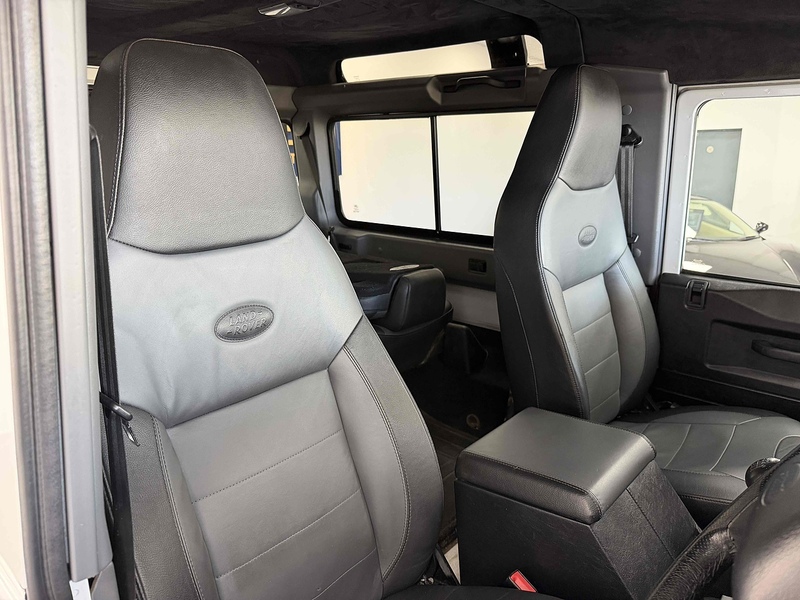 Land Rover Defender 90 TDCi XS - U2594