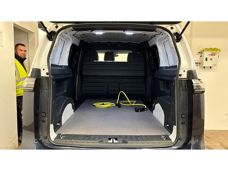 Volkswagen ID. Buzz Cargo Pro Commerce Plus - U2599