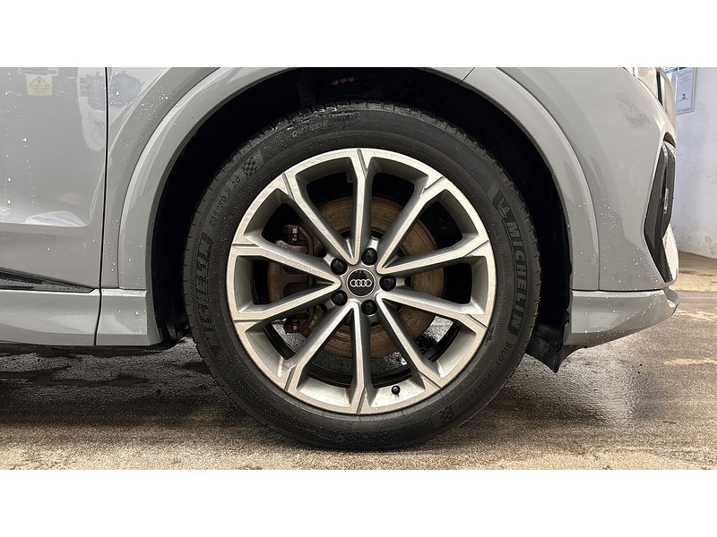 Audi Q4 e-tron Edition 1 - U2604
