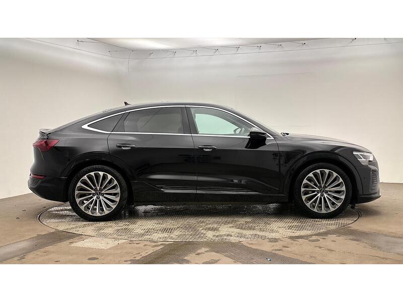 Audi Q8 e-tron S line - U2606