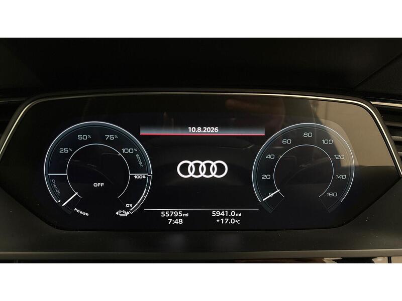 Audi Q8 e-tron S line - U2606
