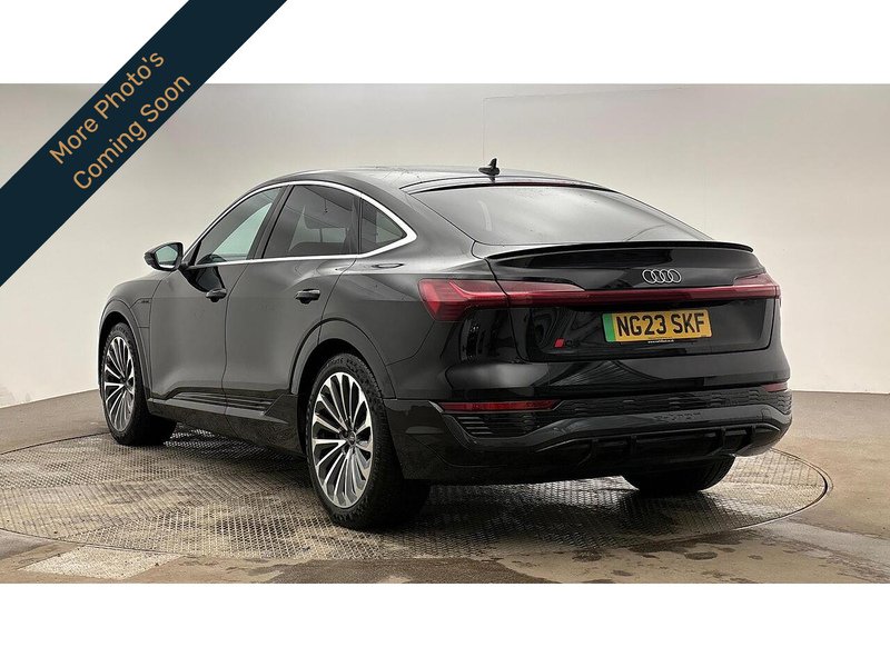 Audi Q8 e-tron S line - U2606