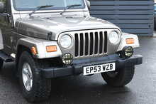 Jeep Wrangler Sahara 4.0 - U1008