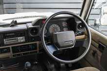 Toyota Land Cruiser 70 Series - U1070