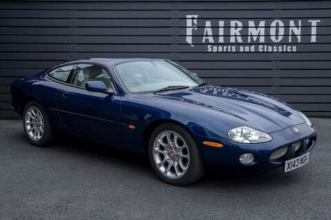 Jaguar XKR Porsche 911 997 Carrera 4S