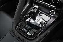 Jaguar F-Type V6 Chequered Flag - U1178