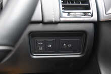 Jaguar F-Type V6 Chequered Flag - U1178