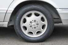 Mercedes-Benz 300SE W126 - U1186