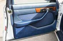 Mercedes-Benz 300SE W126 - U1186