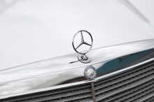 Mercedes-Benz 300SE W126 - U1186
