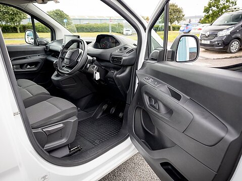 1.6 BlueHDi 650 Professional Standard Panel Van 5dr Diesel Manual SWB Euro 6 (75 bhp)