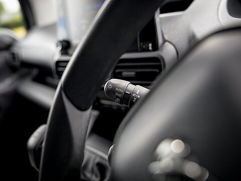 1.6 BlueHDi 650 Professional Standard Panel Van 5dr Diesel Manual SWB Euro 6 (75 bhp)