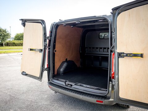 2.0 320 EcoBlue Limited Crew Van 5dr Diesel Manual L2 H1 Euro 6 (6 Seat) (130 ps)