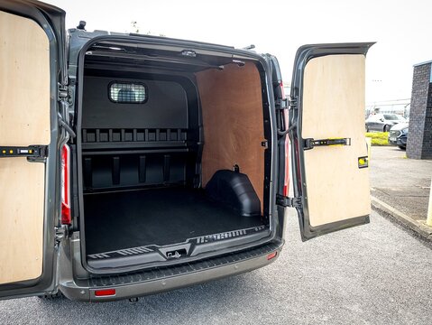 2.0 320 EcoBlue Limited Crew Van 5dr Diesel Manual L2 H1 Euro 6 (6 Seat) (130 ps)