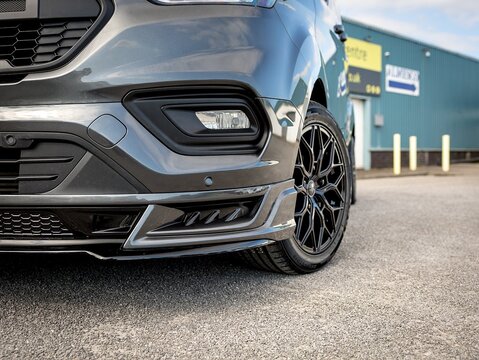 2.0 320 EcoBlue Limited Crew Van 5dr Diesel Manual L2 H1 Euro 6 (6 Seat) (130 ps)