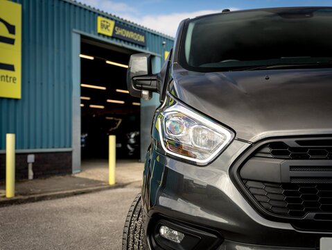 2.0 320 EcoBlue Limited Crew Van 5dr Diesel Manual L2 H1 Euro 6 (6 Seat) (130 ps)