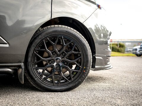 2.0 320 EcoBlue Limited Crew Van 5dr Diesel Manual L2 H1 Euro 6 (6 Seat) (130 ps)