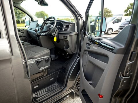 2.0 320 EcoBlue Limited Crew Van 5dr Diesel Manual L2 H1 Euro 6 (6 Seat) (130 ps)