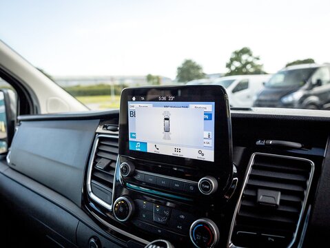 2.0 320 EcoBlue Limited Crew Van 5dr Diesel Manual L2 H1 Euro 6 (6 Seat) (130 ps)