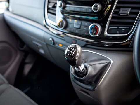 2.0 320 EcoBlue Limited Crew Van 5dr Diesel Manual L2 H1 Euro 6 (6 Seat) (130 ps)