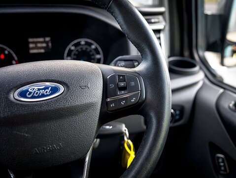 2.0 320 EcoBlue Limited Crew Van 5dr Diesel Manual L2 H1 Euro 6 (6 Seat) (130 ps)