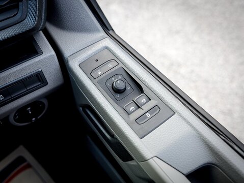 2.0 TDI T32 Highline Crew Van Double Cab 5dr Diesel DSG FWD SWB Euro 6 (s/s) (150 ps)