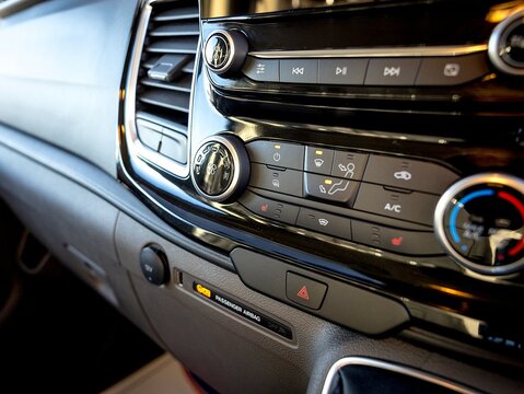 2.0 280 EcoBlue Limited Panel Van 5dr Diesel Manual L1 H1 Euro 6 (s/s) (130 ps)