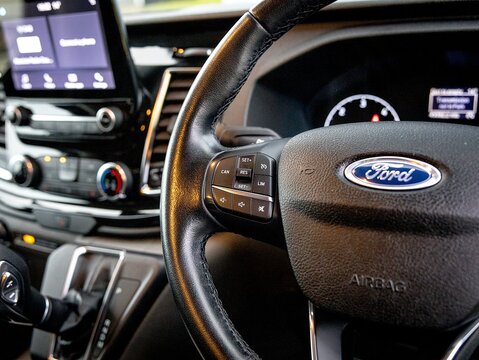 2.0 300 EcoBlue Limited Crew Van Double Cab 5dr Diesel Auto L1 H1 Euro 6 (s/s) (6 Seat) (130 ps)