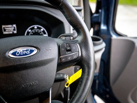 2.0 300 EcoBlue Limited Crew Van Double Cab 5dr Diesel Auto L1 H1 Euro 6 (s/s) (6 Seat) (130 ps)