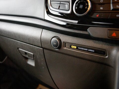 2.0 300 EcoBlue Limited Crew Van Double Cab 5dr Diesel Auto L1 H1 Euro 6 (s/s) (6 Seat) (130 ps)