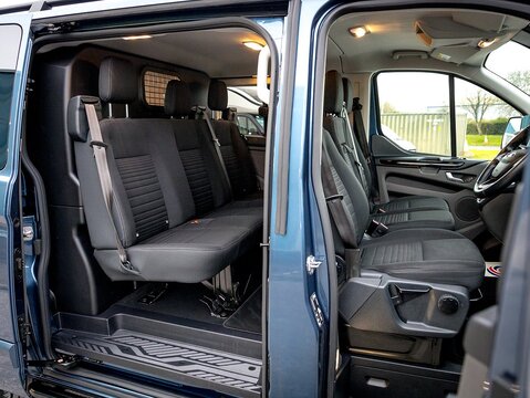 2.0 300 EcoBlue Limited Crew Van Double Cab 5dr Diesel Auto L1 H1 Euro 6 (s/s) (6 Seat) (130 ps)