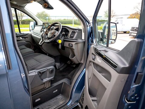 2.0 300 EcoBlue Limited Crew Van Double Cab 5dr Diesel Auto L1 H1 Euro 6 (s/s) (6 Seat) (130 ps)