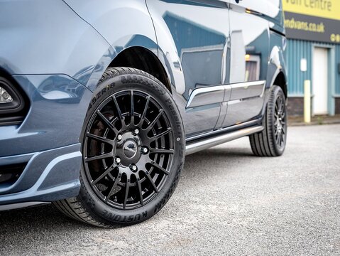 2.0 300 EcoBlue Limited Crew Van Double Cab 5dr Diesel Auto L1 H1 Euro 6 (s/s) (6 Seat) (130 ps)