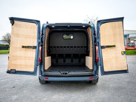 2.0 300 EcoBlue Limited Crew Van Double Cab 5dr Diesel Auto L1 H1 Euro 6 (s/s) (6 Seat) (130 ps)