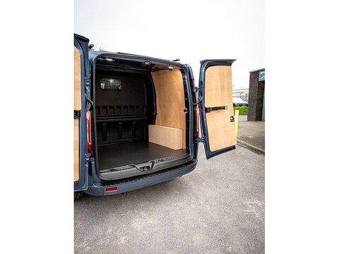 2.0 300 EcoBlue Limited Crew Van Double Cab 5dr Diesel Auto L1 H1 Euro 6 (s/s) (6 Seat) (130 ps)