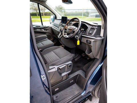 2.0 300 EcoBlue Limited Crew Van Double Cab 5dr Diesel Auto L1 H1 Euro 6 (s/s) (6 Seat) (130 ps)