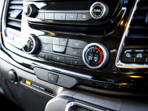 2.0 280 EcoBlue Limited Panel Van 5dr Diesel Auto L1 H1 Euro 6 (s/s) (130 ps)